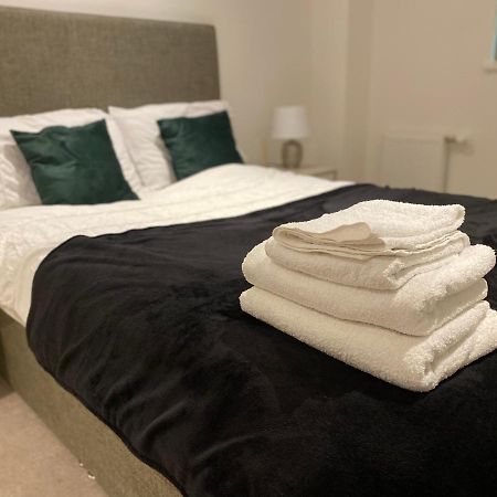 Triple T Homes Cosy 2 Bedroom Apartment With Balcony Ilford Exteriör bild