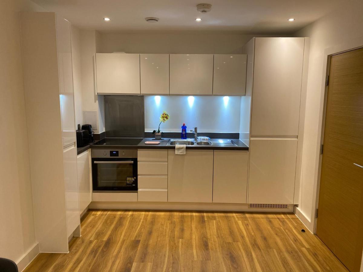 Triple T Homes Cosy 2 Bedroom Apartment With Balcony Ilford Exteriör bild