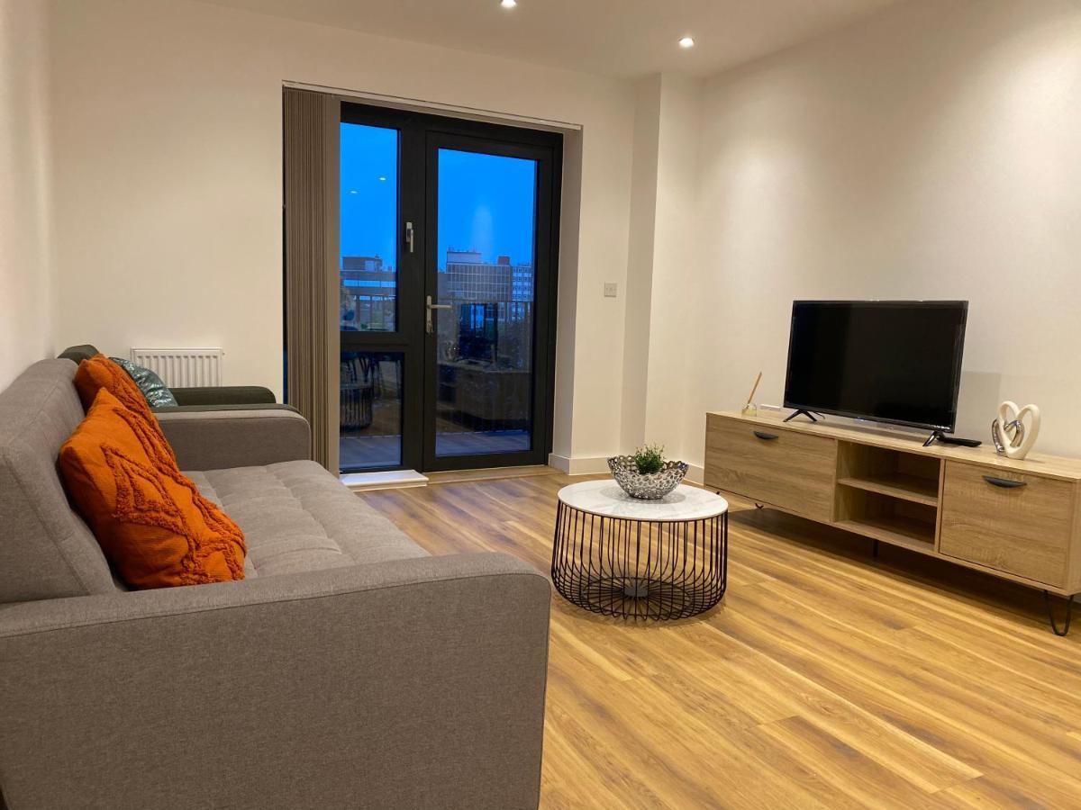 Triple T Homes Cosy 2 Bedroom Apartment With Balcony Ilford Exteriör bild