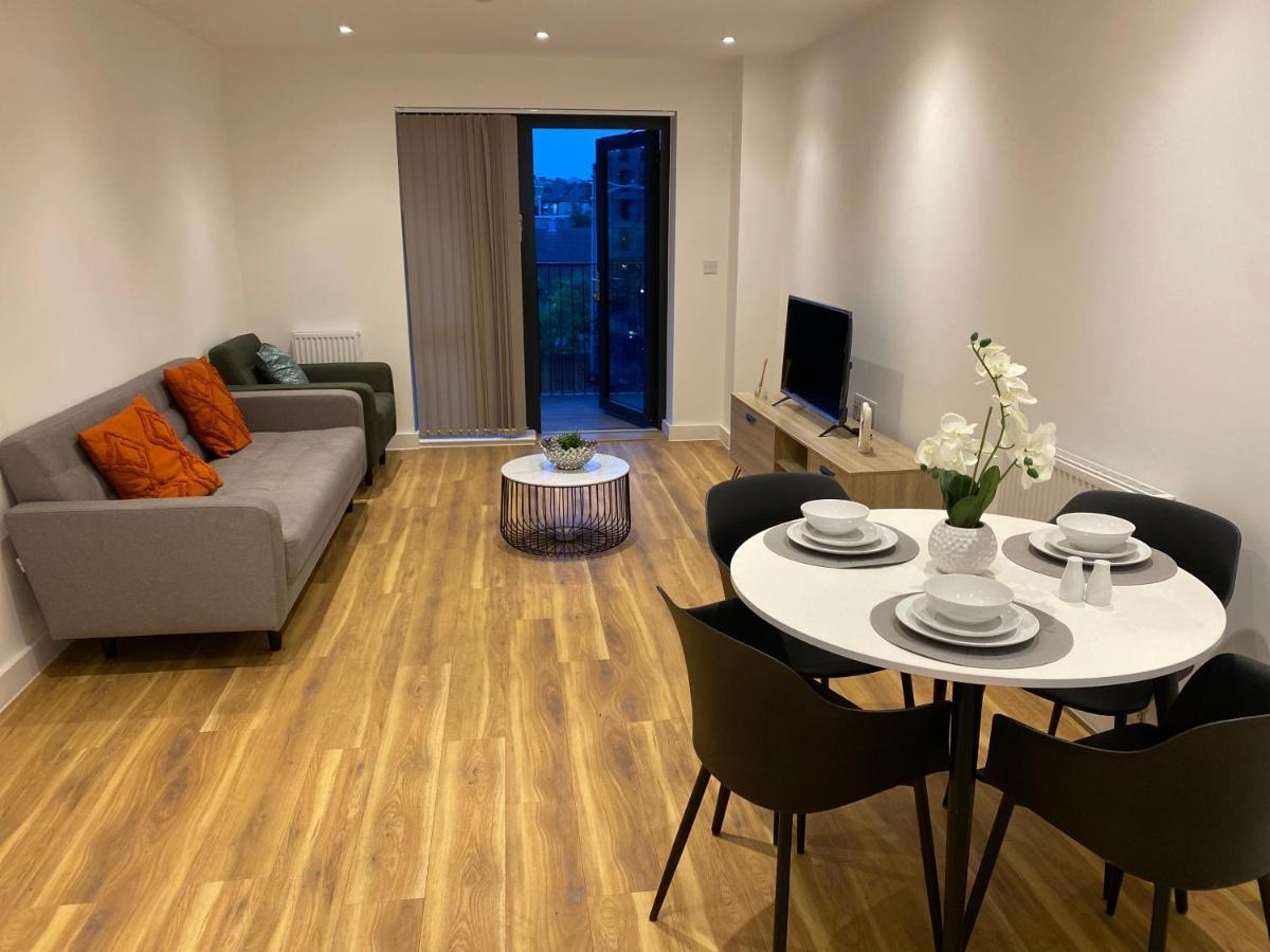 Triple T Homes Cosy 2 Bedroom Apartment With Balcony Ilford Exteriör bild