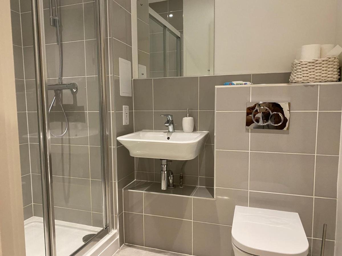 Triple T Homes Cosy 2 Bedroom Apartment With Balcony Ilford Exteriör bild
